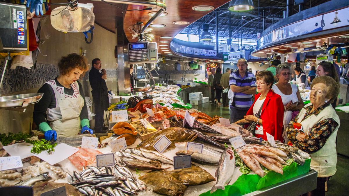 Soy técnica en nutrición y te recomiendo estos pescados que te ayudarán a sentirte bien en verano