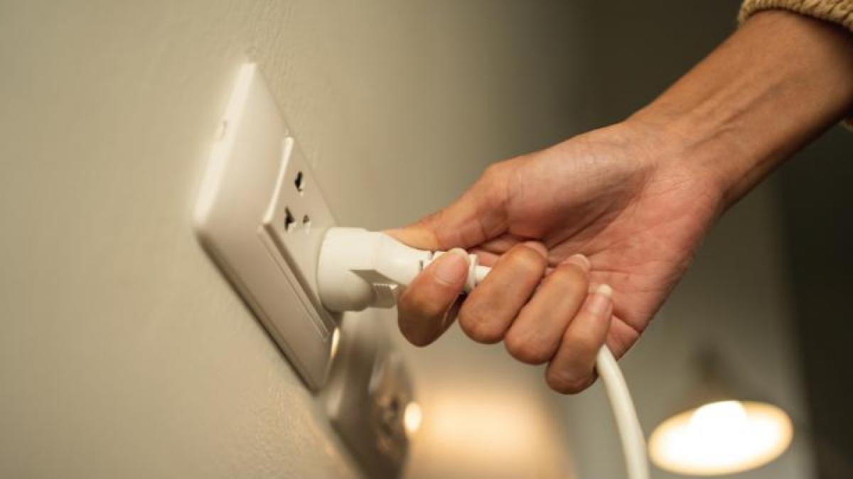Adiós a los enchufes: descubren la nueva tecnología que permite enviar electricidad de forma inalámbrica a más de 8 kilómetros