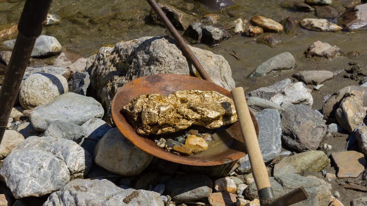 Hallan un yacimiento de 65 toneladas de oro en las profundidades de un ...