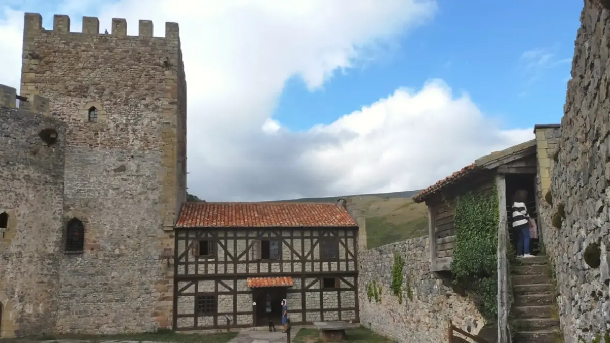 Muchos descartan visitar el castillo de Cantabria que tardó tres siglos en construirse