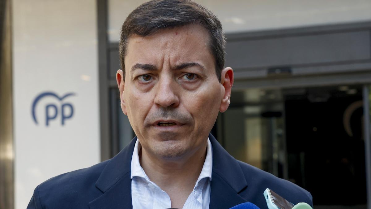 El único rival de Feijóo en el Congreso se retira por un  ataque informático  a su web