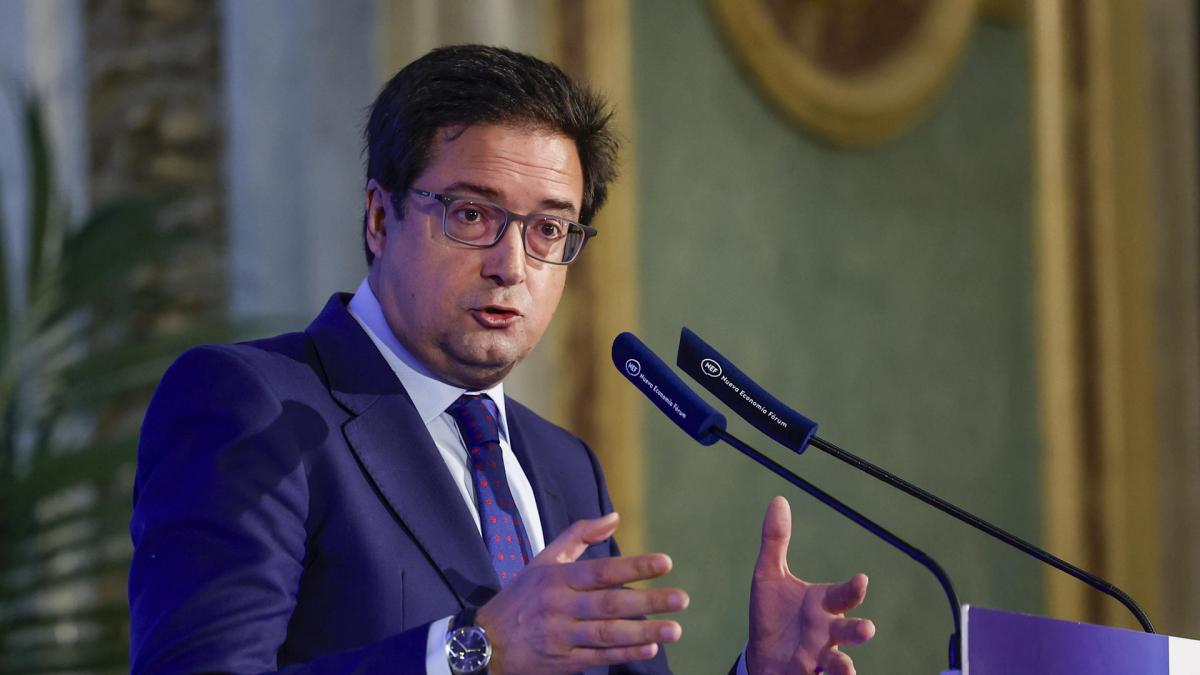 Óscar López defiende que Sánchez está  fuerte  y se desmarca del PP en corrupción:  Aquí no se pasa ni una 
