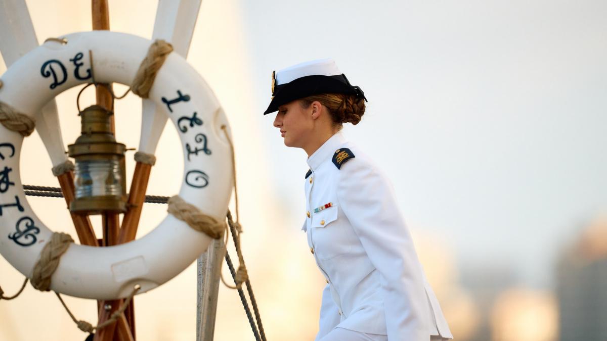 Leonor da un paso más y amplía su formación naval en la Armada con munición real