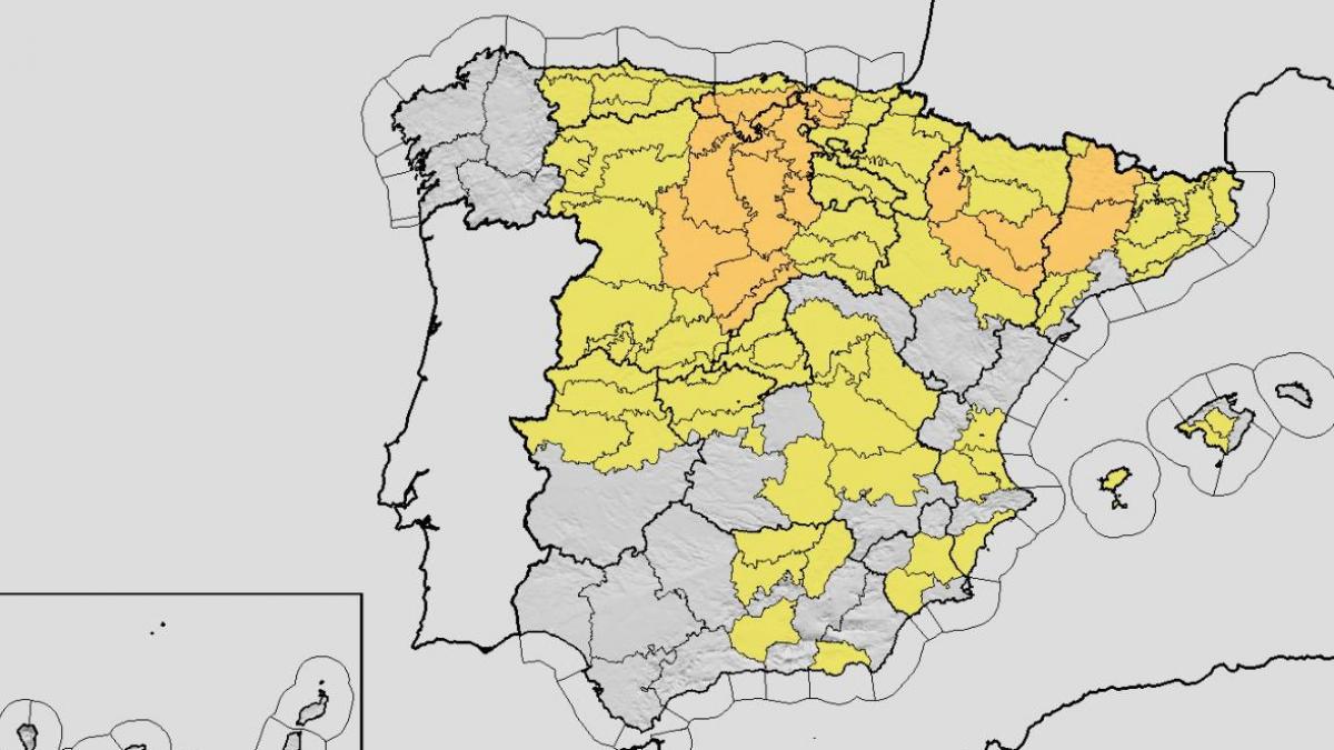 La AEMET pone en aviso a estas zonas de España por  posibilidad de tormentas muy fuertes 