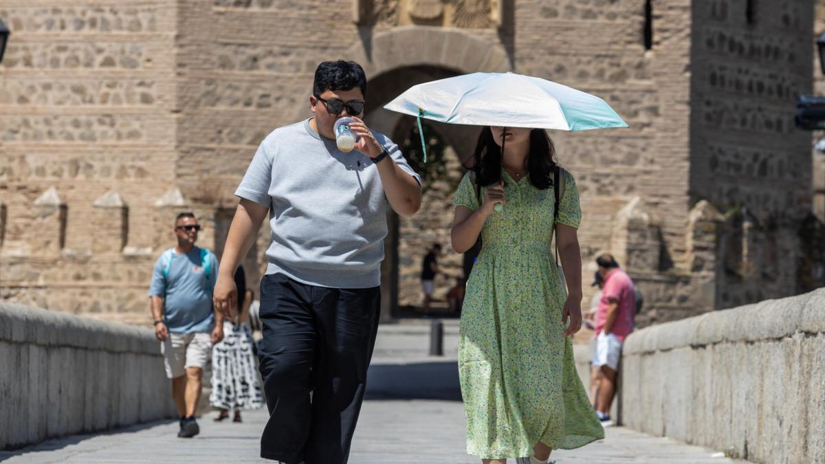 Reino Unido alerta de la ola de calor en Europa, se fija en España y sólo necesita una palabra para definir lo que está pasando