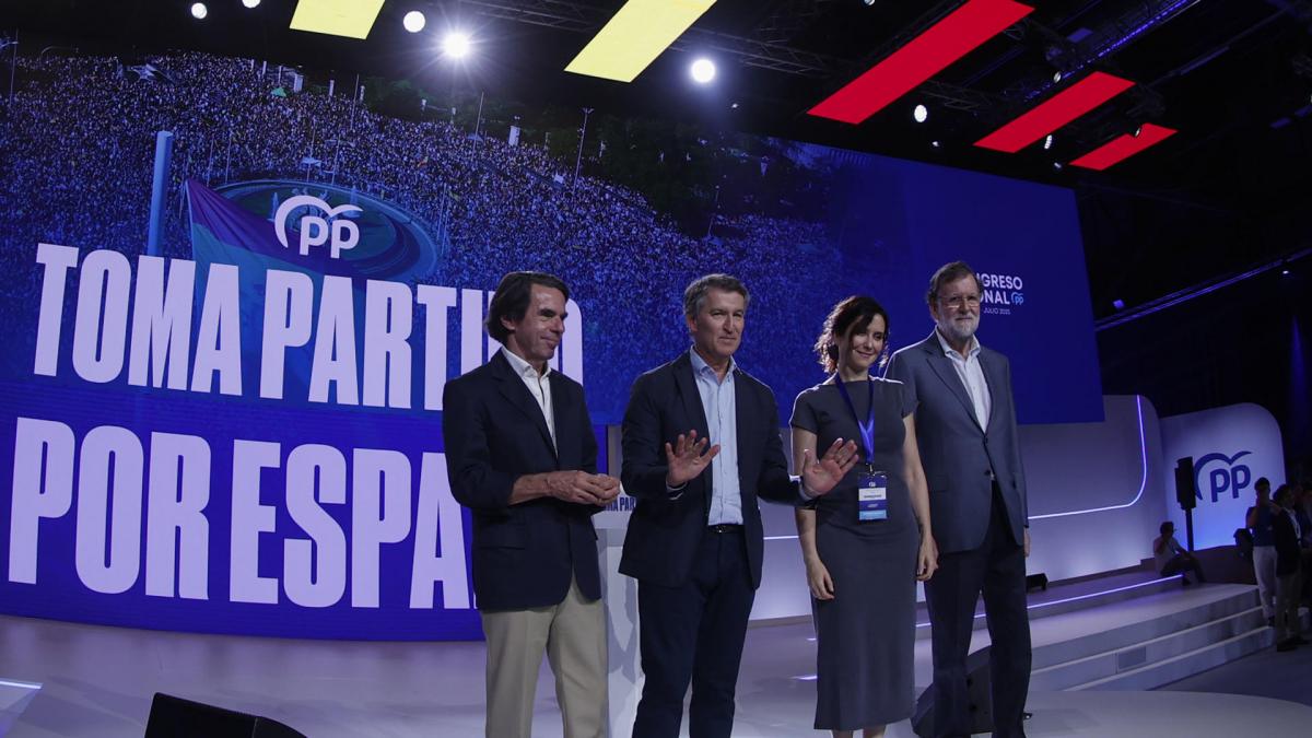 Baño de masas de Feijóo en el Congreso del PP y protección a Mazón: fin de semana de festejos  populares 