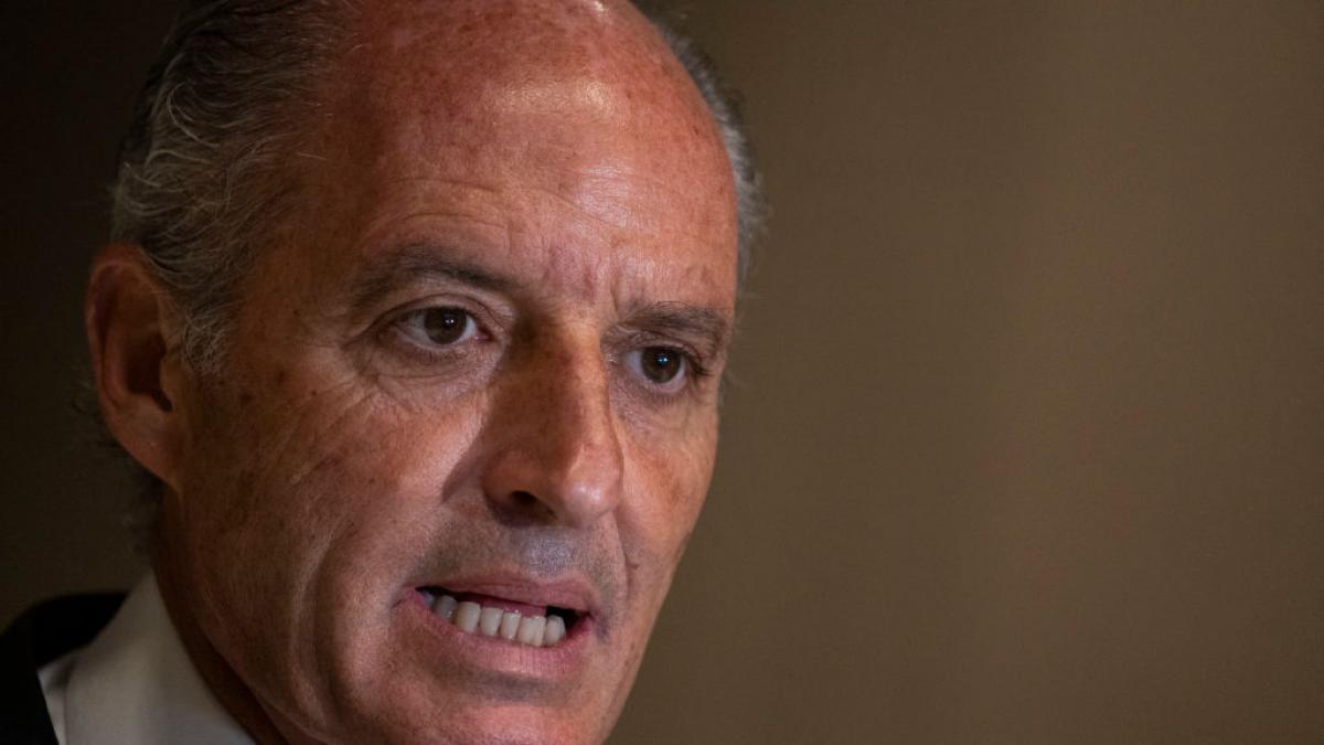 Francisco Camps  vuelve : presenta su candidatura a presidir el PP valenciano y desafía a Mazón entre  mensajes  a Génova