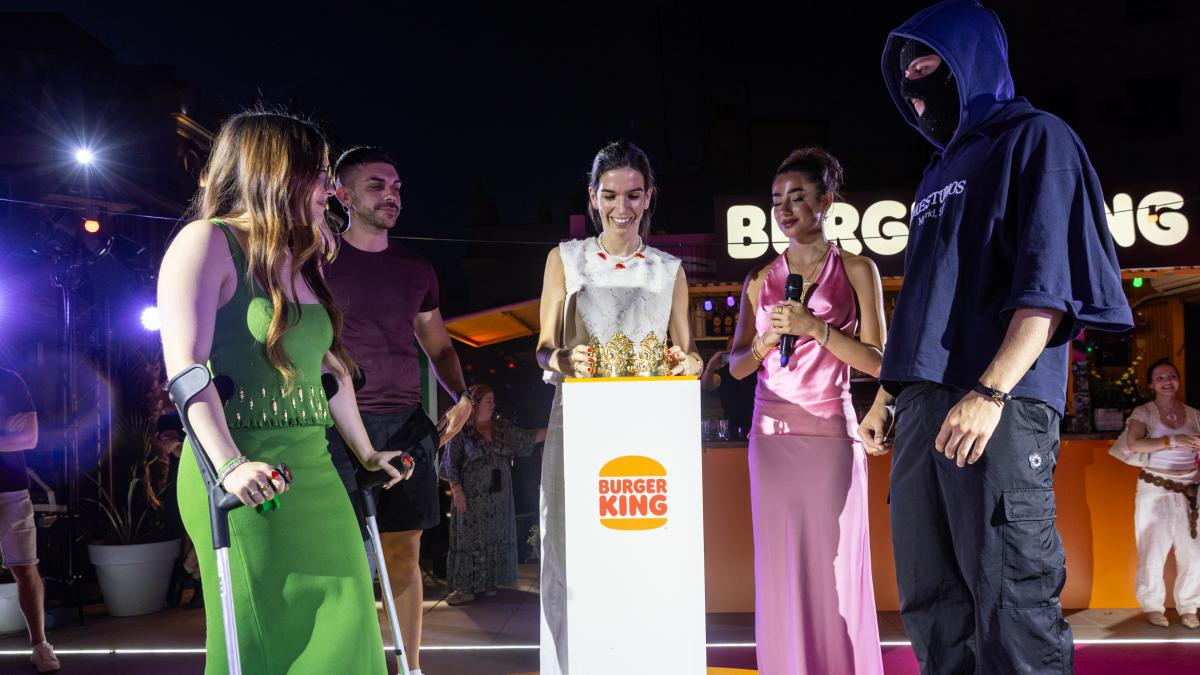 Lola Lolita, Roro, Ceciarmy y DjMaRiiO enfrentados por sus hamburguesas