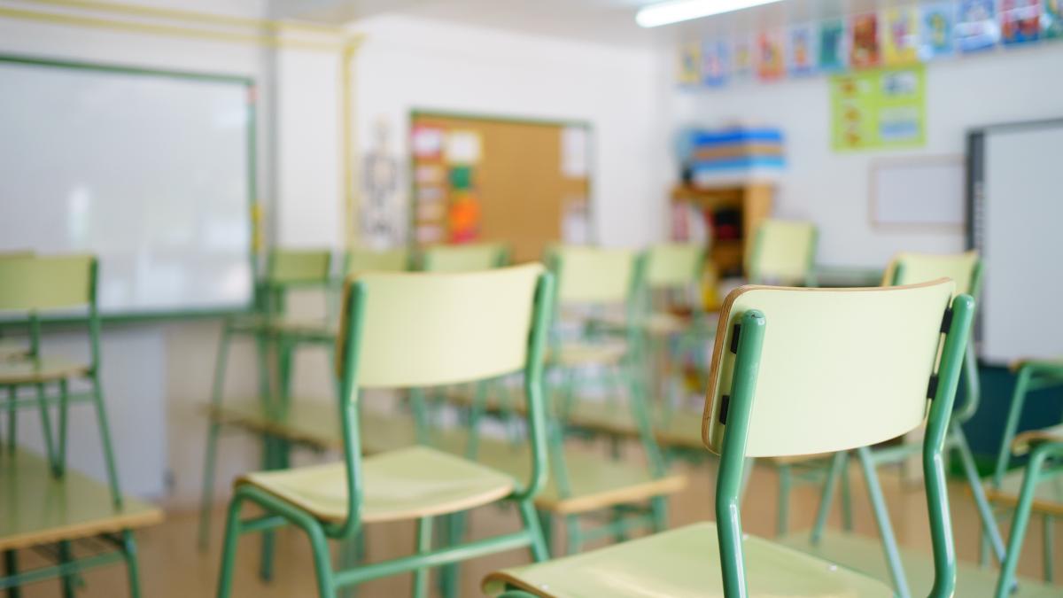 Ni nombre ni profes ni explicaciones: padres atónitos al descubrir que sus hijos irán a la escuela fantasma