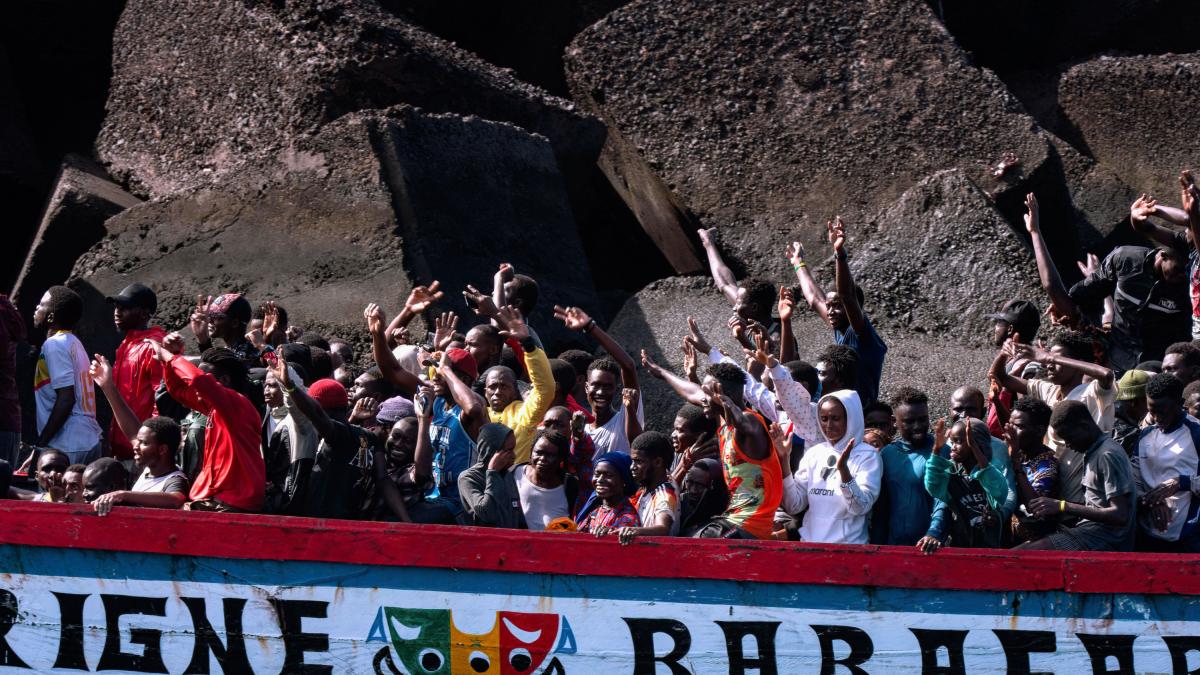 La encrucijada del reparto de menores: la cronología que deja a Canarias incrustada en el abandono e incertidumbre