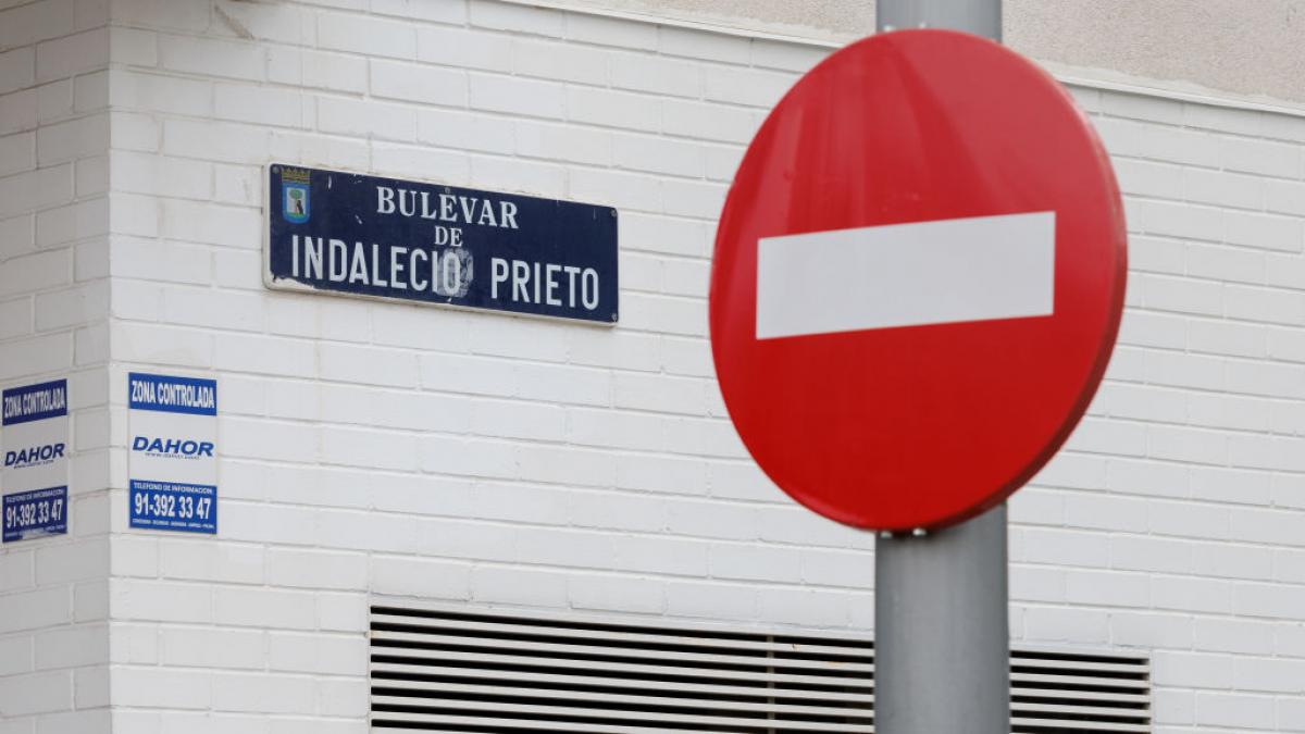 Mazazo para Vox y Almeida: el Supremo anula la retirada de los nombres de Largo Caballero e Indalecio Prieto del callejero