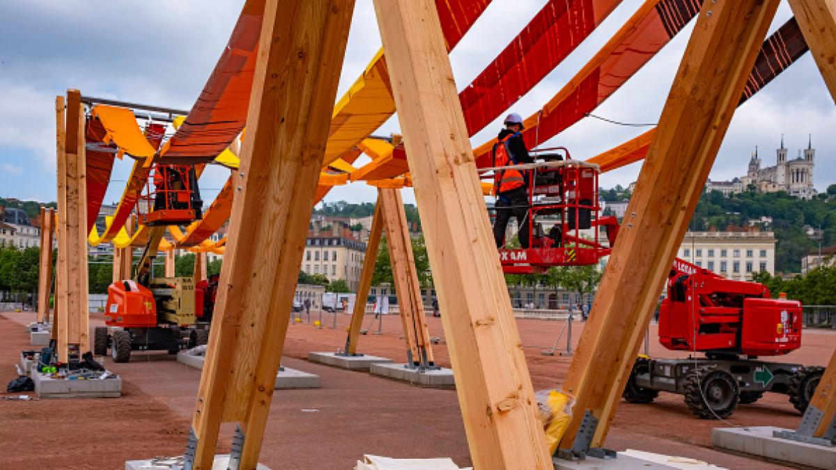 Invierten 1,6 millones de euros en el &#039;tendedero&#039; y la obra ya está en mal estado tras quitarle unos pocos tornillos