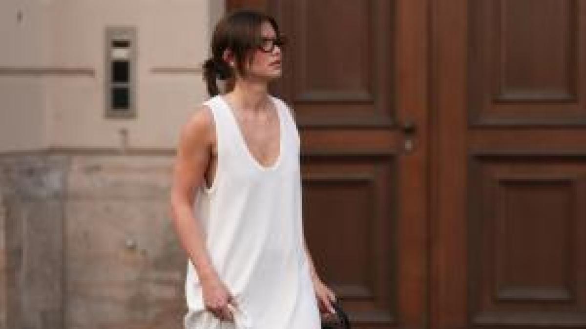 El vestido atemporal con largo perfecto que no te querrás quitar en todo el verano (ni en la próxima temporada)