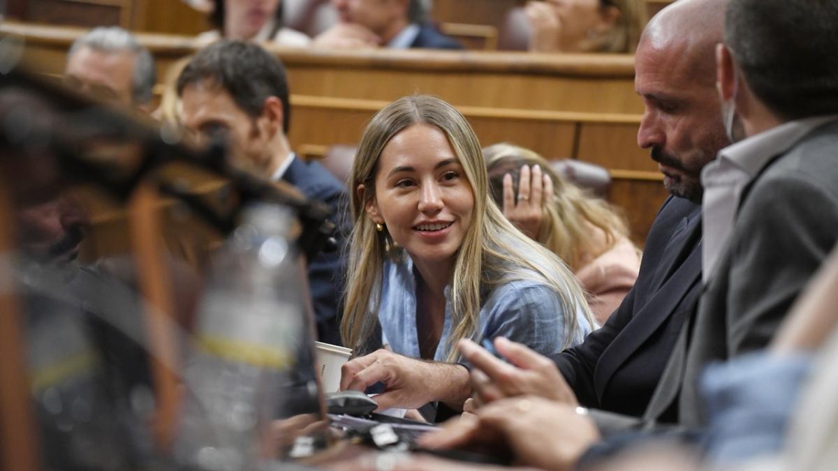 Un máster por aquí, una carrera por allá: el currículum cambiante de la diputada del PP encumbrada por Ayuso
