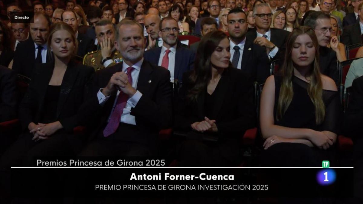 Piden a los invitados a los Princesa de Girona que cierren los ojos y lo que hace Letizia no puede ser más Letizia