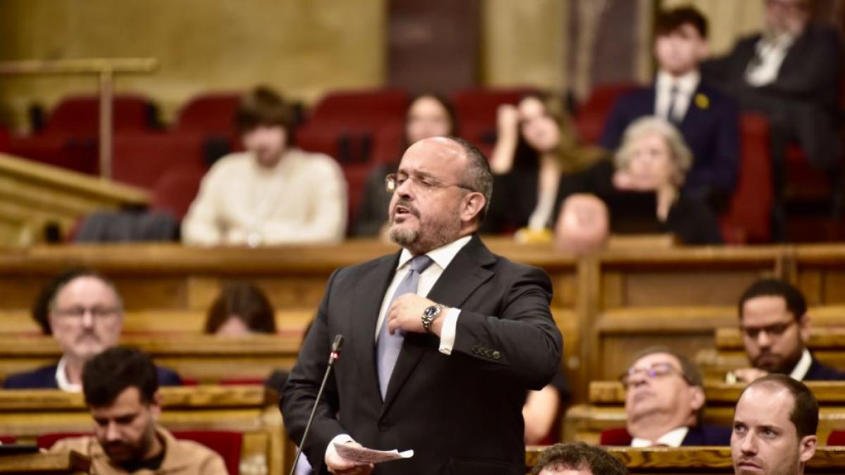 Monumental repaso de Alejandro Fernández (PP) a Vox tras el espectáculo vivido en el Parlament de Cataluña