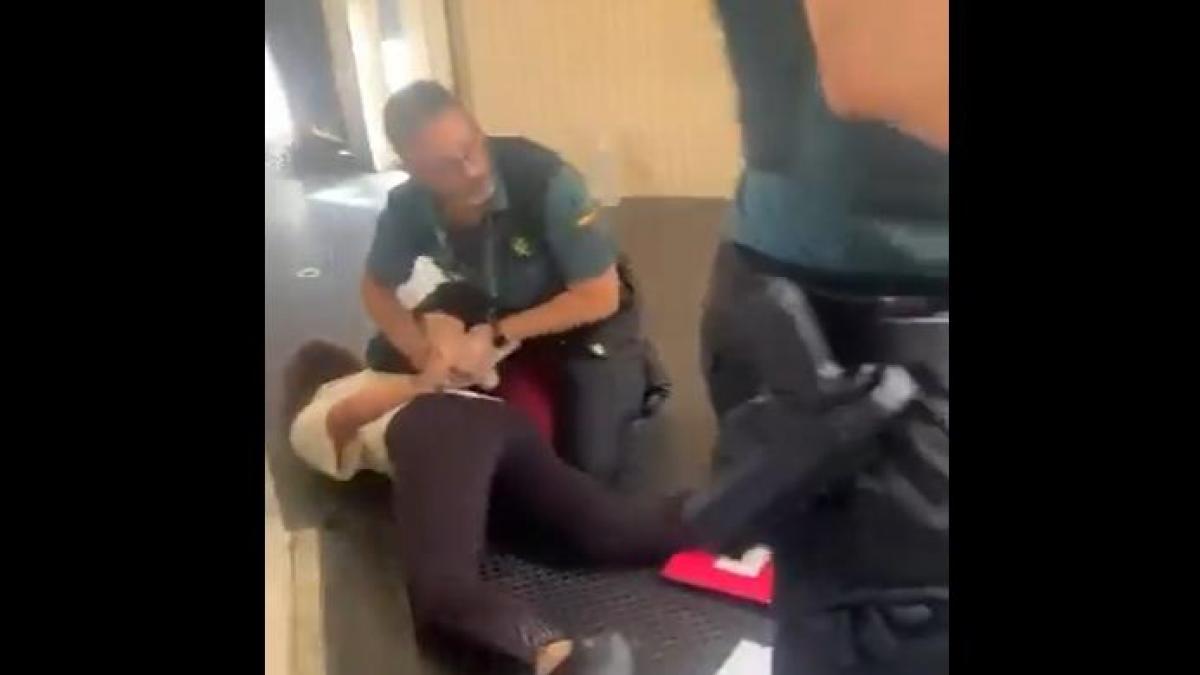 Desalojan de un avión en Valencia a 50 jóvenes judíos e Israel acusa a Vueling de &quot;antisemitismo&quot;