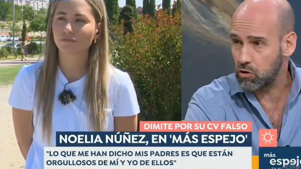 Gonzalo Miró le recuerda a Noelia Núñez la camiseta que llevó
