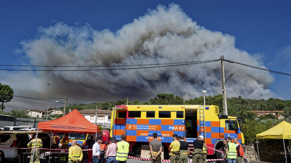 Los incendios de Ávila y Las Hurdes, los que más preocupan en España: 120 evacuados y la UME desplegada