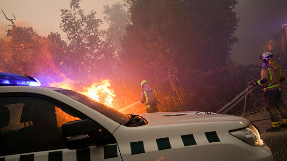 Optimismo moderado con los incendios de Ávila, A Cañiza y Las Hurdes: se levantan los primeros confinamientos