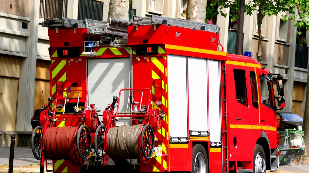 Al menos dos heridos en Zamora tras la explosión de una tubería de gas que ha incendiado un camión y un edificio