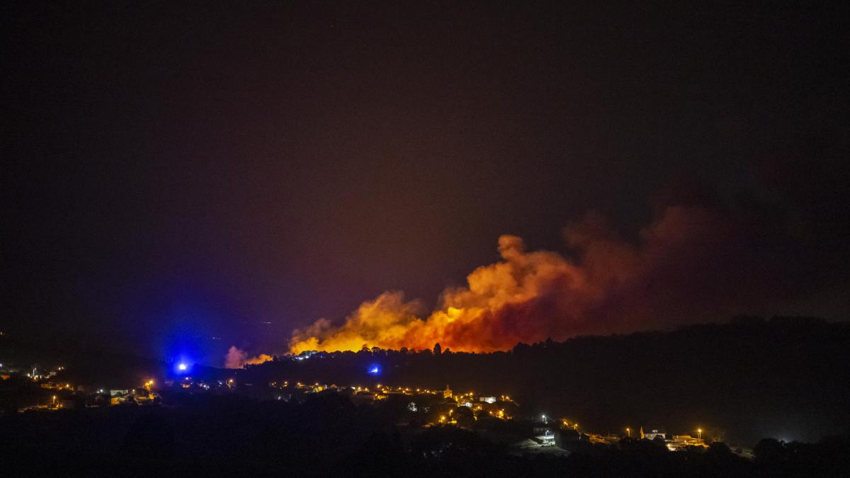 Galicia supera las 1.300 hectáreas quemadas con cinco incendios activos y la UME desplegada