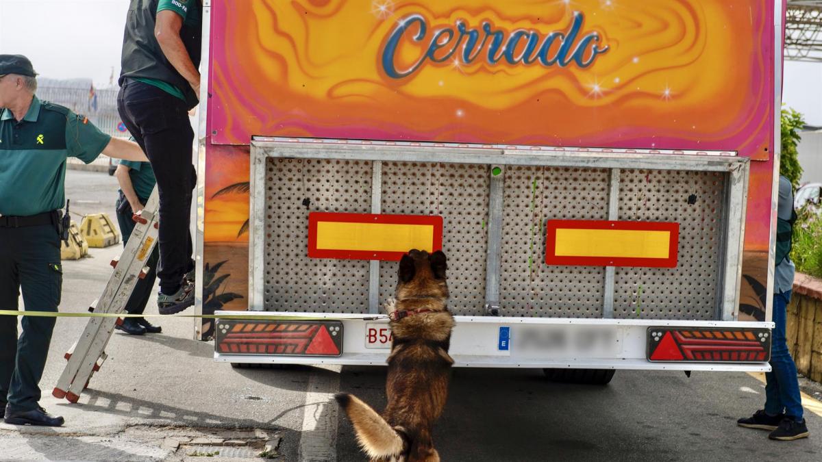 Interceptan a un menor marroquí escondido en el camión de una atracción de feria en Ceuta