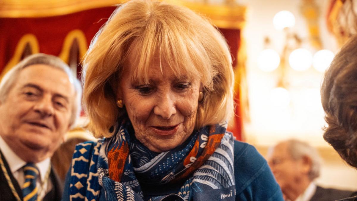 Esperanza Aguirre asegura que se dice "Sangenjo" y no "Sanxenxo" y un gallego da la vuelta y le responde así
