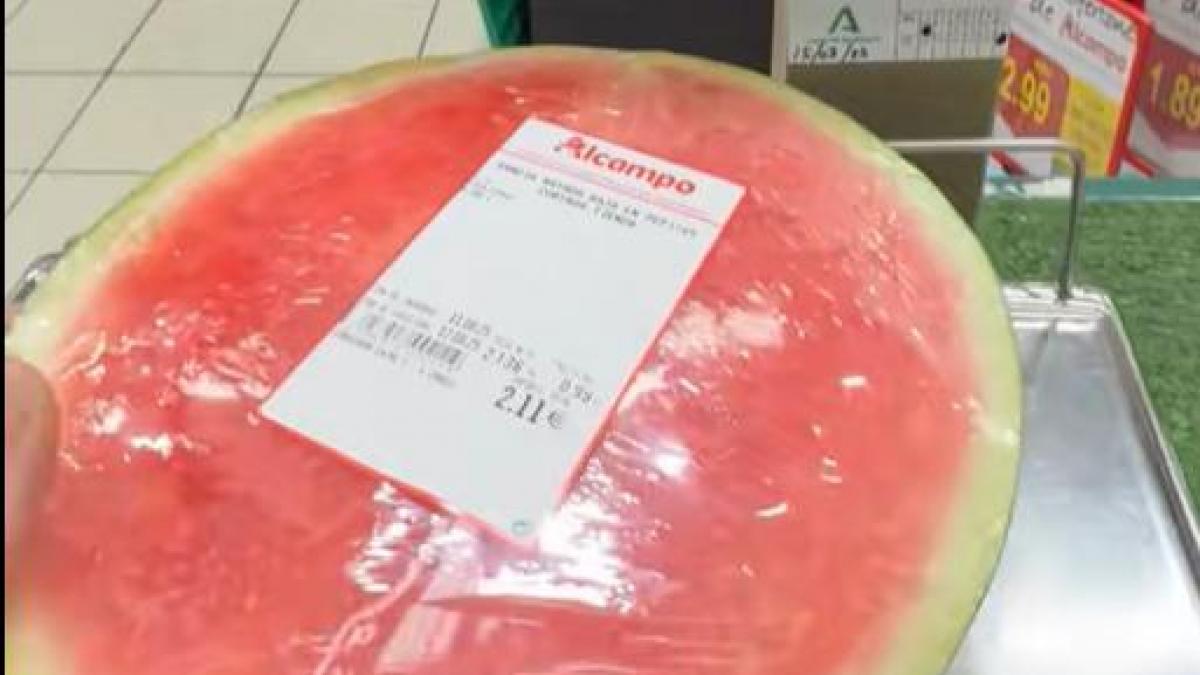 Pesa media sandía cortada en Alcampo y el precio desata la polémica