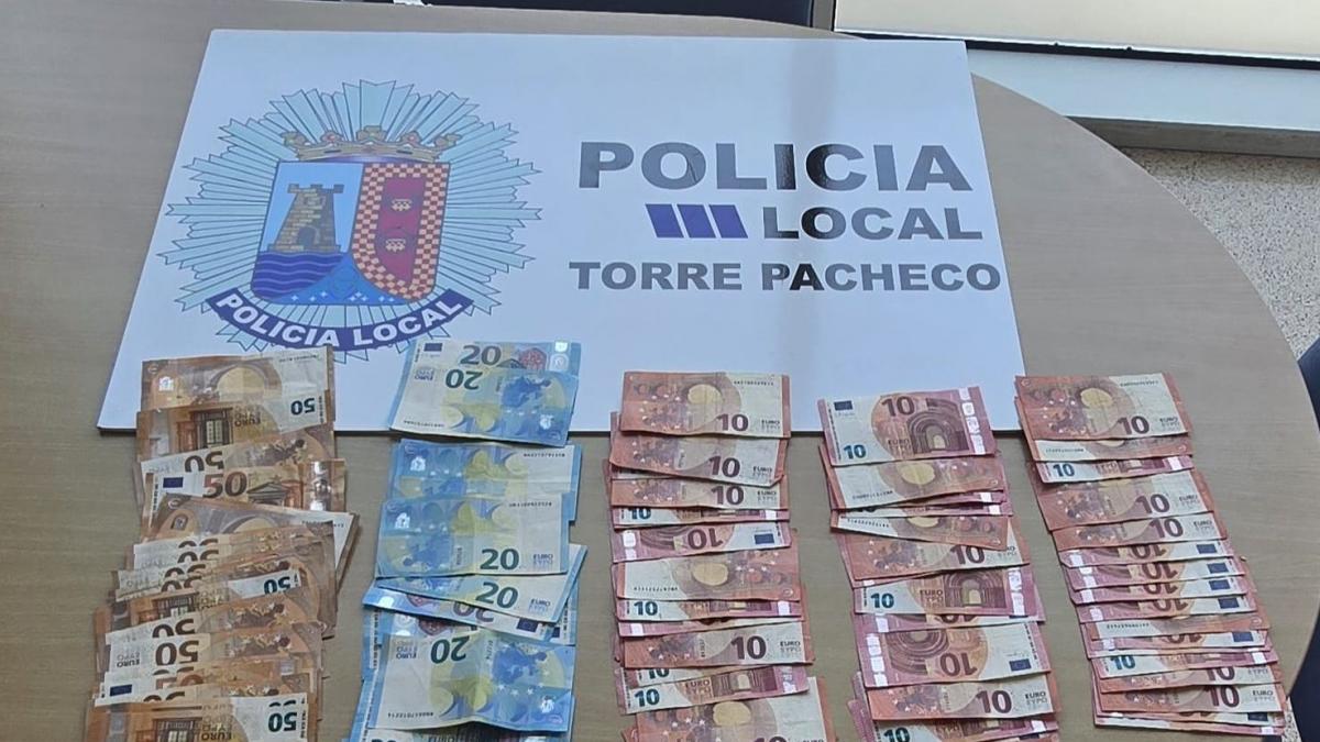 Un cajero escupe sin control 2.000 euros en Torre Pacheco y se recupera hasta el último euro