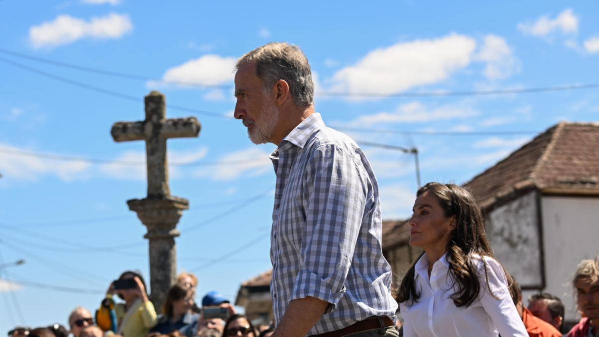 Los reyes retoman en Ourense sus visitas a las zonas afectadas por los incendios