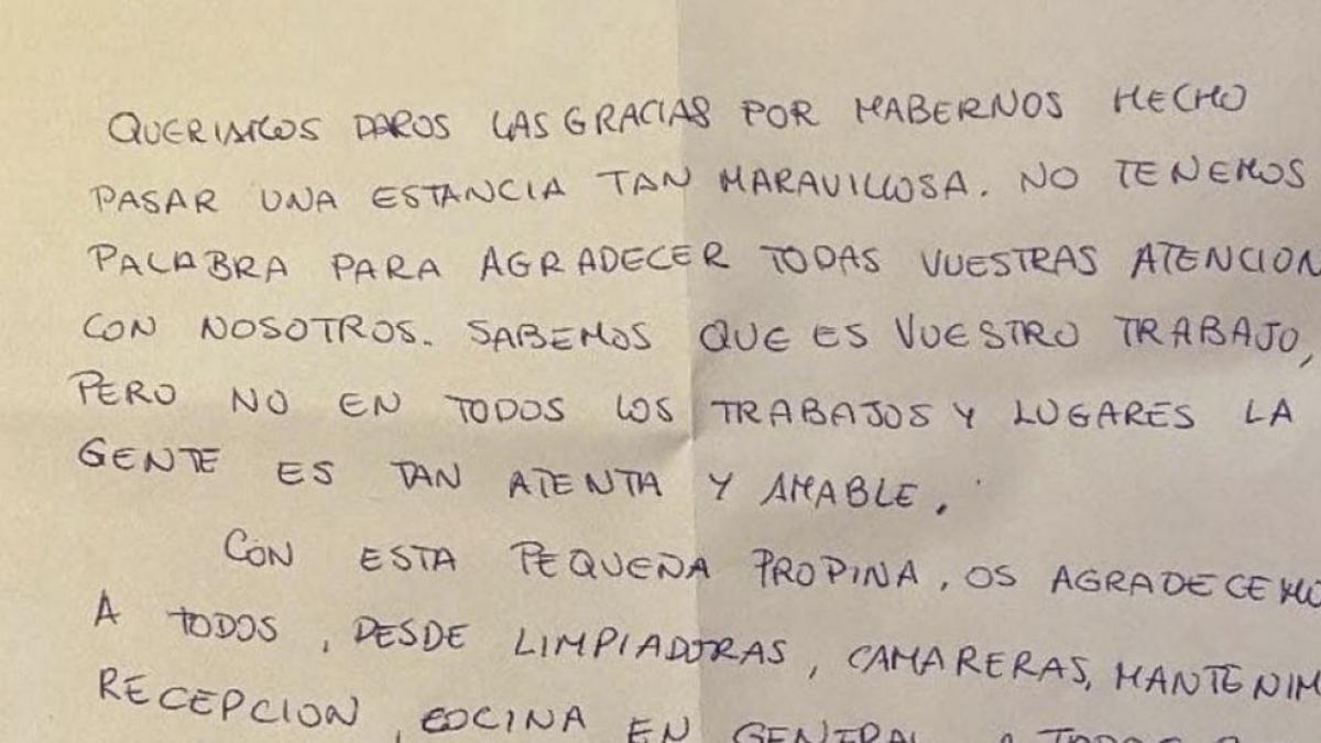 Se van del hotel y dejan una nota para los trabajadores que devuelve la fe en la Humanidad