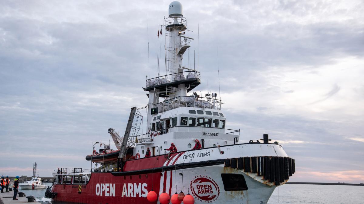 Open Arms: el barco que desafía las fronteras y salva vidas en el Mediterráneo llega a Canarias por primera vez