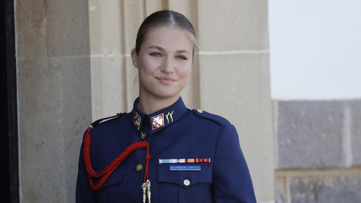 Contenta y de azul: la princesa Leonor ingresa en la Academia del Aire de San Javier para el final de su formación militar