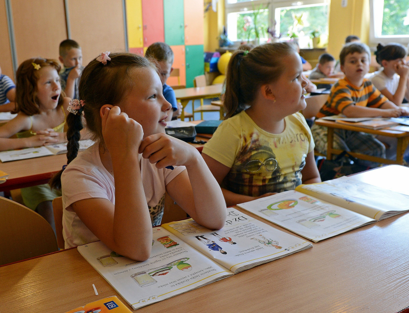 Imagen de una escuela en Józefów (Polonia).