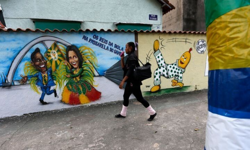 Pelé y Marta, representados en un grafiti en Río de Janeiro durante el Mundial de 2014.