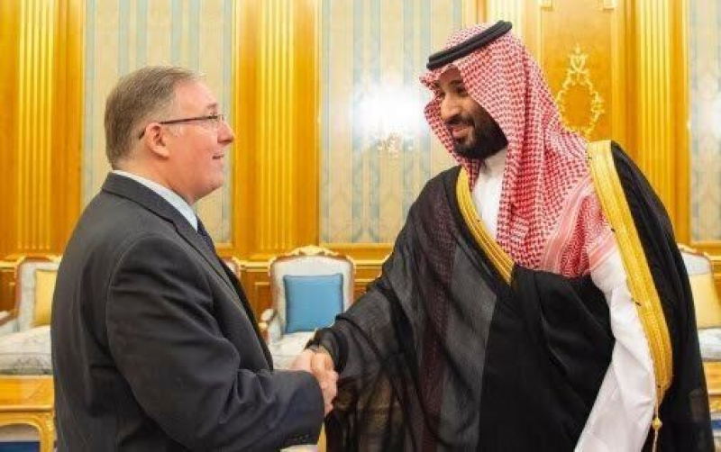 El escritor cristiano evangélico Joel Rosenberg (izquierda) y el príncipe heredero de Arabia Saudí, Mohamed bin Salmán, el 10 de septiembre de 2019.