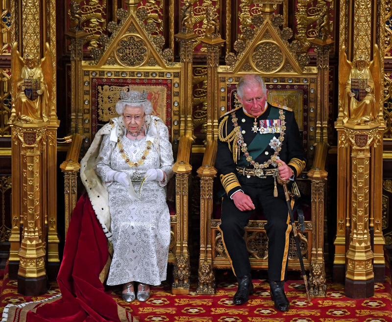 Isabel II y el príncipe Carlos, en la sesión de apertura del Parlamento británico de octubre de 2019. 