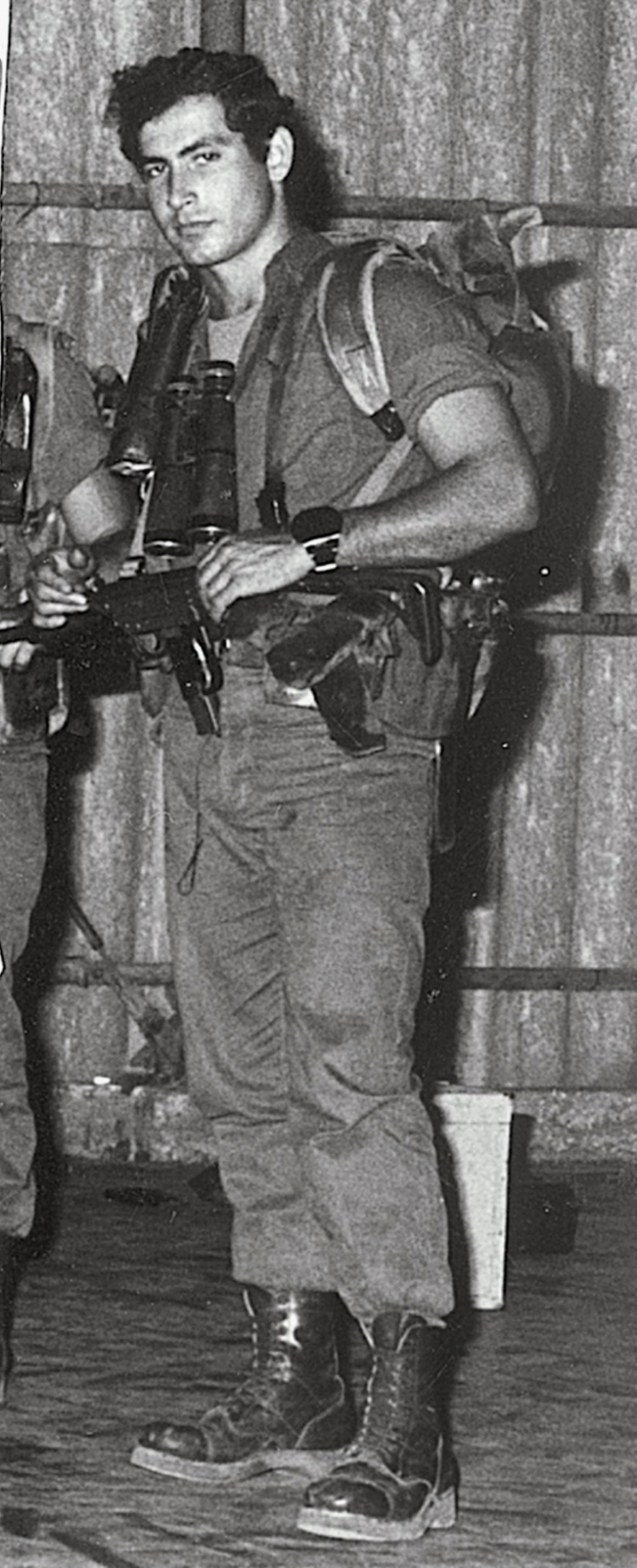 Benjamin Netanyahu, de uniforme, en junio de 1973.