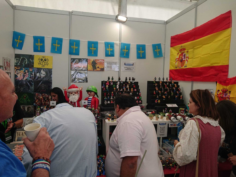 'Clicks' con la bandera de España en el evento de Vox.