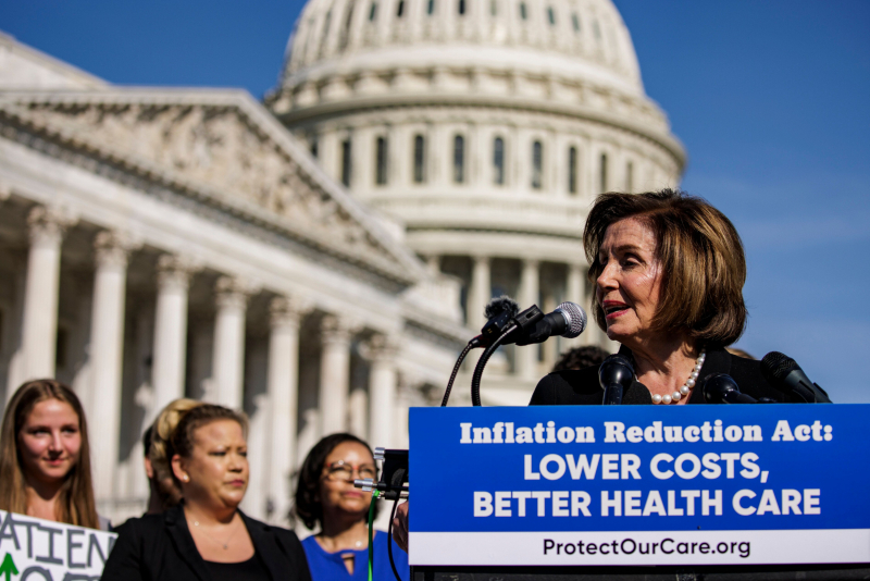 La presidenta de la Cámara de Representantes de los Estados Unidos, la demócrata Nancy Pelosi, el pasado septiembre en un acto sobre medidas contra la inflación, en Washington. 