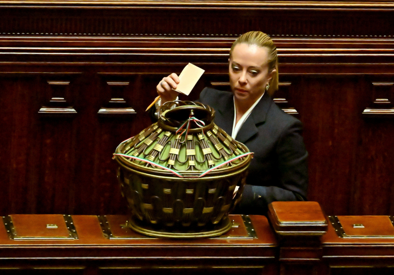  Giorgia Meloni, durante la votación de las nuevas Cámaras italianas. 