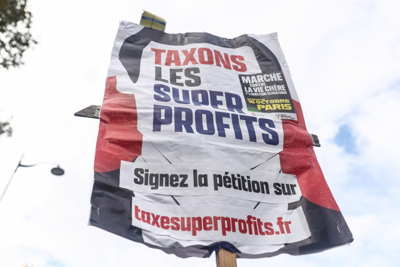 Pancarta reivindicativa en las protesta por las condiciones de vida de hoy en Francia