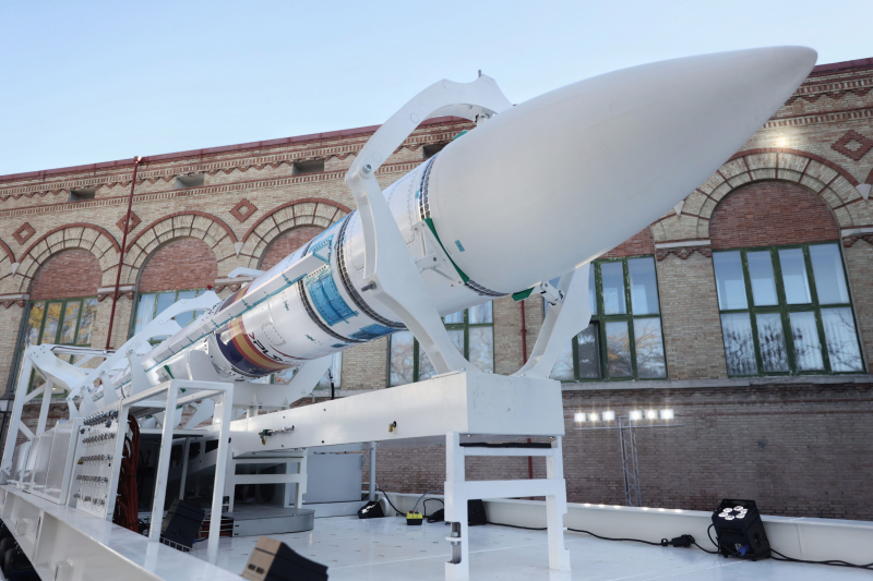 El primer cohete espacial español, presentado en la explanada del Museo Nacional de Ciencias Naturales en noviembre de 2021. Fue fabricado por la empresa PLD Space en Elche (Alicante), probado en el aeropuerto de Teruel y lanzado desde la...