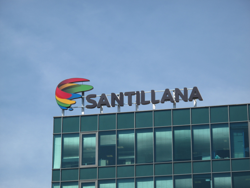 Logo de Santillana. Fotografía de Cristina Arias/Cover/Getty Images.