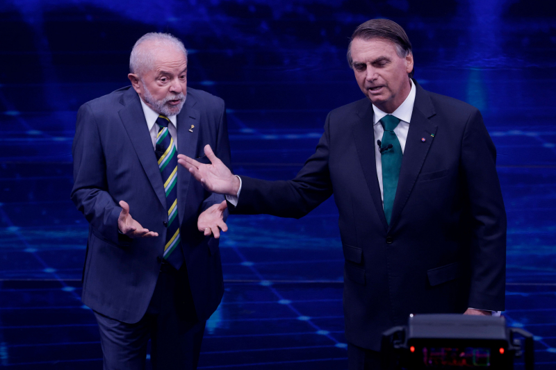 Luiz Inácio Lula Da Silva y Jair Bolsonaro, el pasado 16 de octubre, durante un debate televisado, en Sao Paulo.