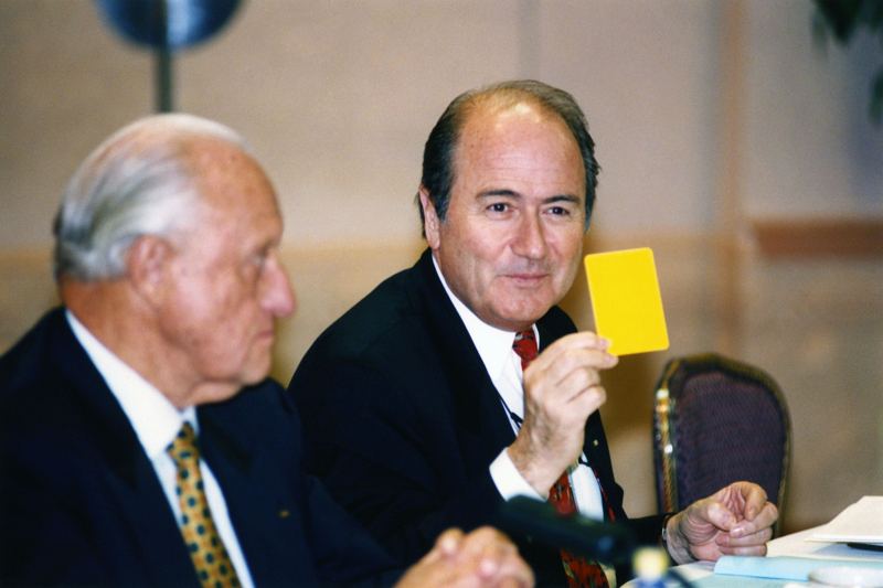 Havelange (izda.) aún presidente de la FIFA y Blatter, responsable de facto ya por entonces, en una conferencia de prensa por el Mundial de 1994 