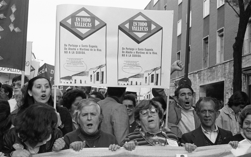 Manifestación por la ampliación del metro a todo Vallecas en 1980.