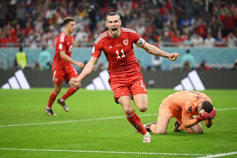 Bale, eufórico, celebra el tanto del empate, su primero en un Mundial