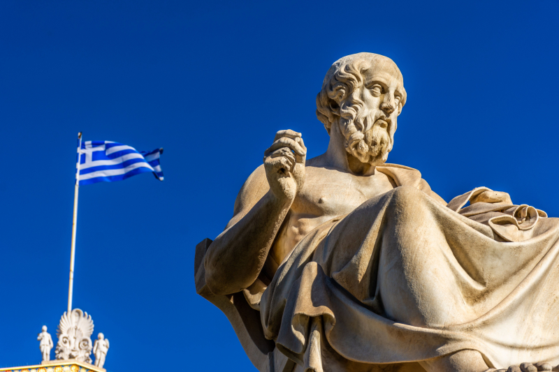 Estatua de Platón frente a la Academia de Atenas.  
